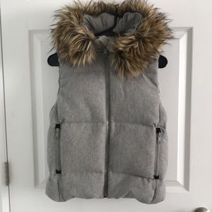 Gap winter warmth vest with faux fur hood, small.